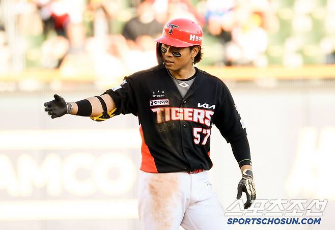 29일 잠실구장에서 열린 LG 트윈스와 KIA 타이거즈의 경기. 6회초 무사 1루 KIA 고종욱이 동점 적시타를 날린 뒤 환호하고 있다. 잠실=박재만 기자 pjm@sportschosun.com/2025.06.29/