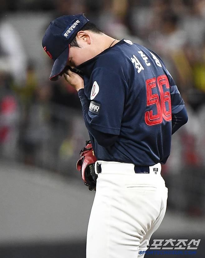 4일 광주 기아 챔피언스필드에서 열린 롯데-KIA전. 8회말 동점을 허용한 최준용이 아쉬워하고 있다. 광주=정재근 기자 cjg@sportschosun.com/2025.7.4/