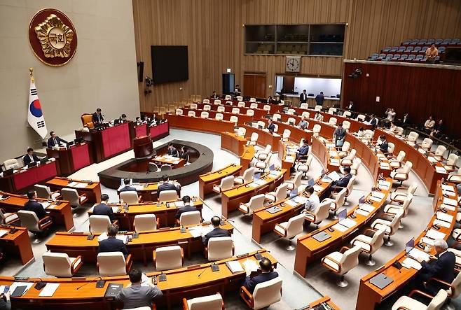 한병도 국회 예산결산특별위원장이 1일 오전 서울 여의도 국회에서 열린 제426회국회(임시회) 예산결산특별위원회 제2차 전체회의에서 개의를 하고 있다. 뉴스1