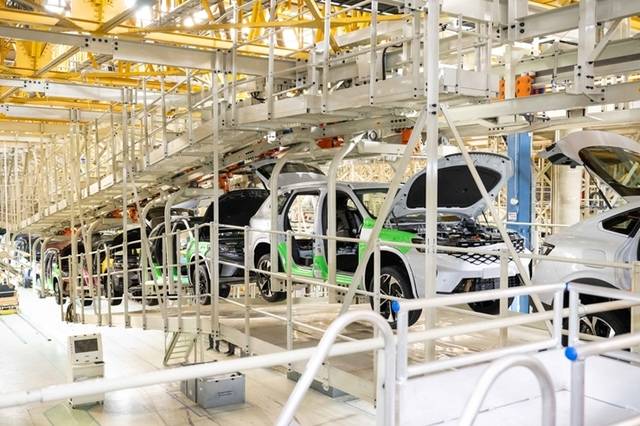 르노코리아 부산공장의 혼류 생산라인. 르노코리아 제공.