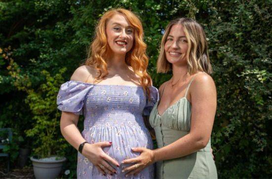 선천적으로 자궁 없이 태어난 친구를 위해 15년 지기 친구가 대리모를 자처해 임신을 하고 10월 출산을 앞두고 있다는 사연이 전해졌다. 왼쪽이 대리모 된 친구 데이지, 오른쪽이 조산사이자 자궁없는 희귀질환 앓는 조지아 [사진=SNS]