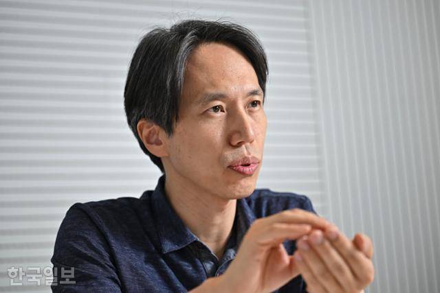 문재영 세종충남대병원 중환자의학과 교수가 5월 서울 중구 한국일보에서 본보와 인터뷰하고 있다. 정다빈 기자