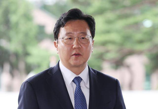 정진우 신임 서울중앙지검장이 4일 서울 서초구 서울중앙지방검찰청으로 출근하며 소회를 밝히고 있다. 뉴시스