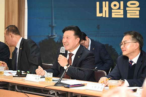 최재구 예산군수가 군민과 소통 간담회를 진행하고 있다[사진=예산군]