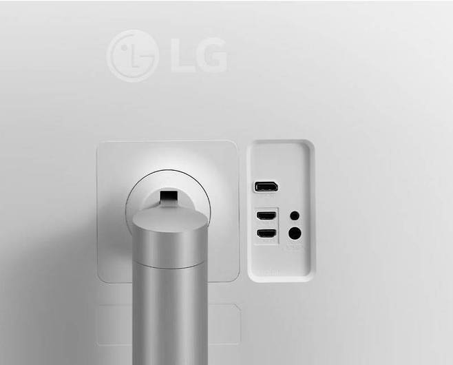 DP 1개에 HDMI 포트 2개를 갖췄지만 USB 타입-C 포트는 미탑재 / 출처=LG전자
