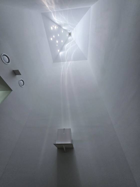 장 위원장은 매일 자택에 있는 빈 유골함 앞에 앉아 죽음을 생각한다고 했다. 권혁재 사진전문기자