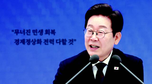 ▲ 이재명 대통령이 3일 청와대 영빈관에서 ‘대통령의 30일, 언론이 묻고 국민에게 답하다’ 기자회견을 하고 있다. 연합뉴스