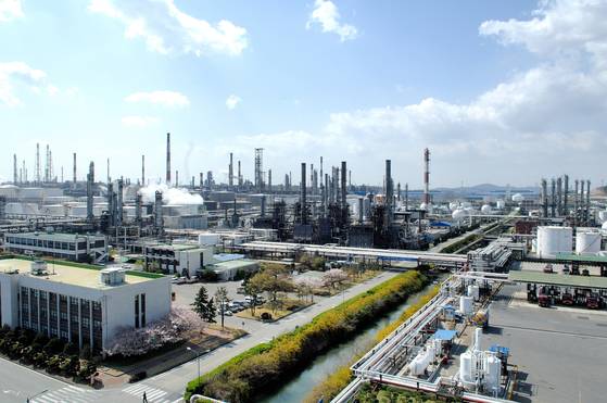 SK Innovation’s Ulsan Complex, measuring 2.5 million pyeong (2,042 acres), which began operation in 1964 as Korea's first oil refinery [SK INNOVATION]