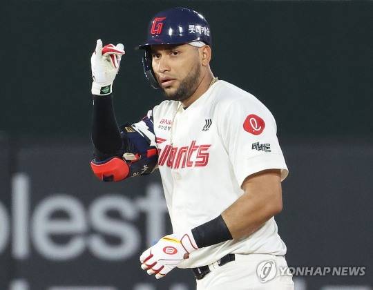 세리머니 하는 롯데 레이예스 / 사진=연합뉴스