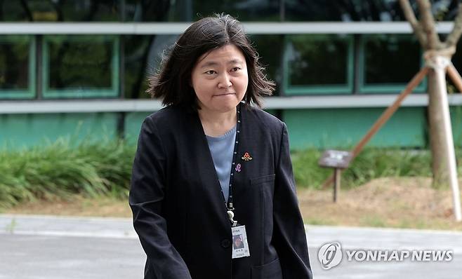 임은정 신임 서울동부지검장이 4일 서울 송파구 서울동부지방검찰청으로 출근하고 있다. 연합뉴스