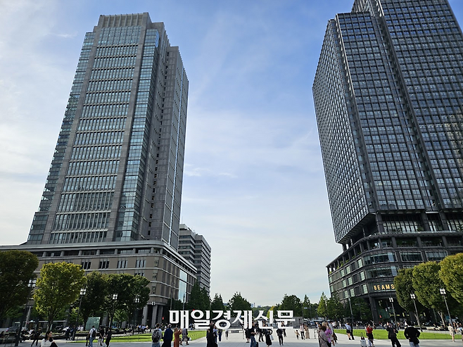 일본 대기업과 금융기관 등의 본사가 모여 있는 도쿄 마루노우치 거리. [도쿄 이승훈 특파원]