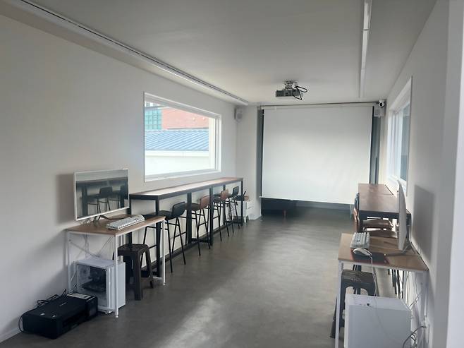 벧엘기둥교회 2층에는 누구든 들어와 공부할 수 있는 공간이 마련돼 있다./사진=민수정 기자.