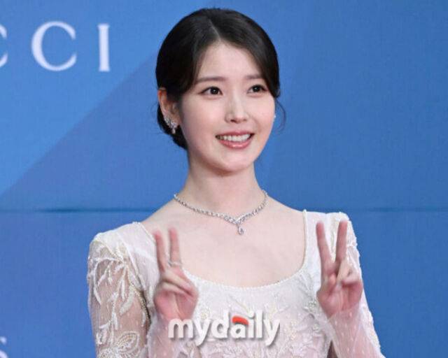 아이유가 '있지' 멤버들에게 명품 가방을 종류별로 선물했다. / 마이데일리 DB