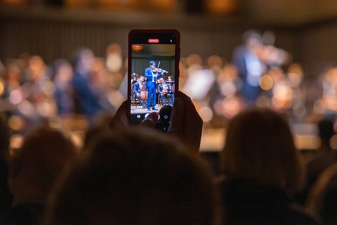 바이올리니스트 양인모와 스위스 로망드 오케스트라 [롯데콘서트홀 제공]