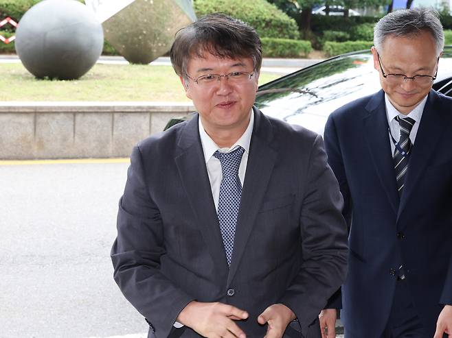 김태훈 신임 서울남부지검장이 4일 서울 양천구 서울남부지방검찰청으로 출근하고 있다. [연합]