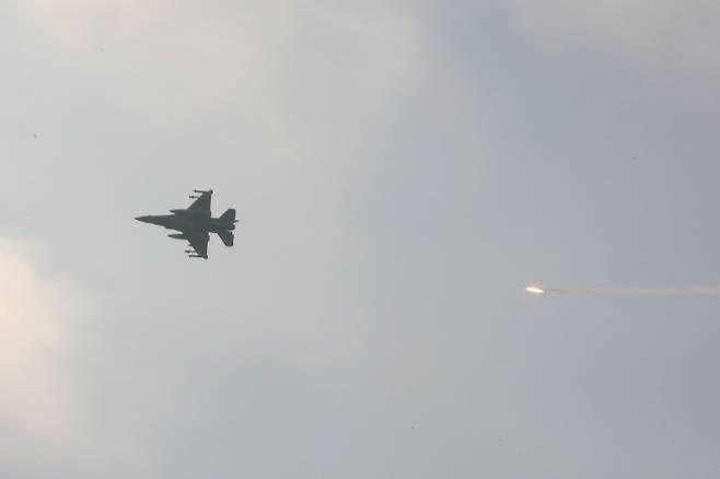 가자지구 상공의 이스라엘 전투기. 연합뉴스