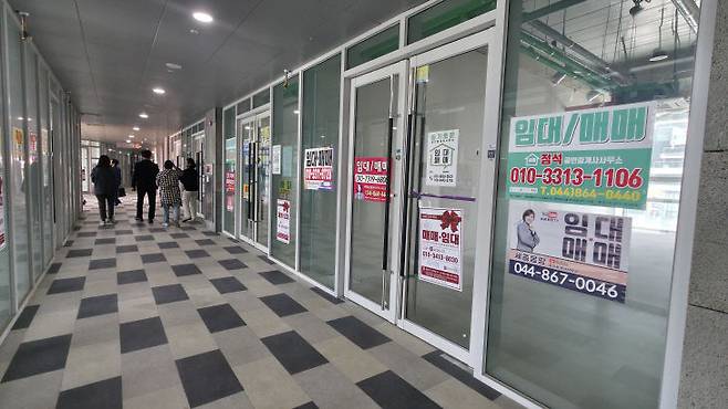 나성동 어반아트리움 상권의 한 층의 대부분이 공실 상태다. 사진=이은지 기자.