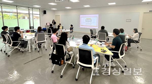울산광역시복지가족진흥사회서비스원(이하 복지진흥원)은 7월 4일(금) 진장디플렉스에 위치한 소통협력공간에서 '2025년 장애인 행복일자리 참여자 중간 평가회'를 개최했다.