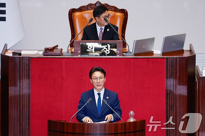 김민석 국무총리가 4일 오후 서울 여의도 국회에서 열린 제426회국회(임시회) 제5차 본회의에서 2025년도 제2회 추가경정예산안 통과에 대한 정부측 인사말을 하고 있다. 2025.7.4/뉴스1 ⓒ News1 안은나 기자