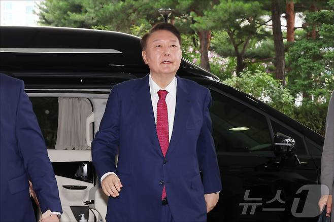 윤석열 전 대통령이 5일 오전 서초구 서울고등검찰청에 마련된 내란특검에서 2차 대면조사를 받기 위해 출석하고 있다. (공동취재) 2025.7.5/뉴스1 ⓒ News1 구윤성 기자