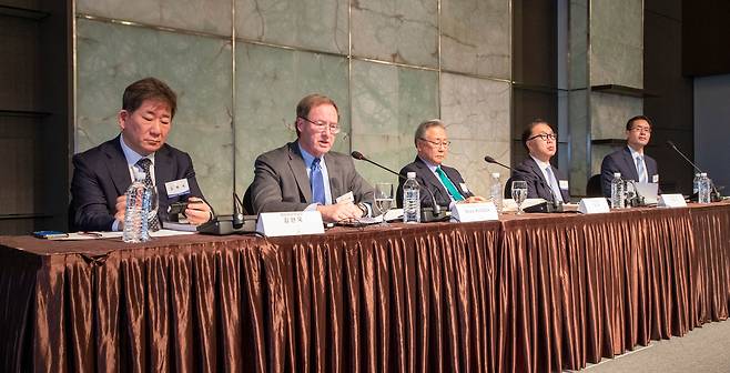 지난 2024년 서울 중구 더플라자 서울호텔에서 열린 제12회 브루킹스연구소-한국국가전략연구원(KRINS)-조선일보 국제 콘퍼런스에서 참석자들이 발언하고 있다. 왼쪽부터 김현욱 국립외교원 교수, 브루스 클링너 헤리티지재단 선임연구원, 김숙 전 주유엔대사, 박원곤 이화여대 교수, 앤드루 여 브루킹스연구소 한국석좌. /김지호 기자