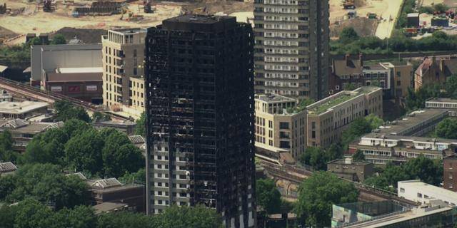그렌펠은 불이 꺼진 후 그을린 듯한 모습이 됐다. 연소성 강한 외장재를 쓰지 않았다면 불길이 위로 번지지 않았을 거다. 넷플릭스 제공