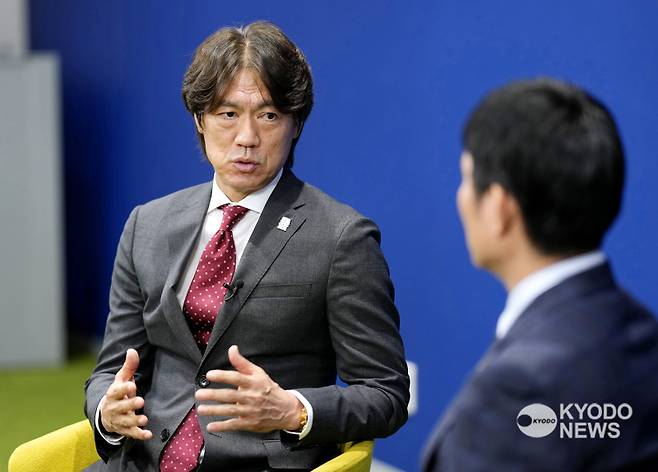 지난달 26일 JFA 드림필드에서 한일 수교 60주년 기념 특별 대담을 진행한 홍명보 감독과 모리야스 감독. 사진=일본 교도통신