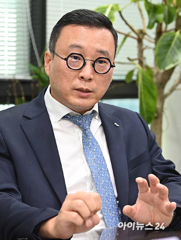 고태봉 iM증권 리서치센터장이 지난달 30일 서울 여의도 iM증권 본사에서 아이뉴스24와 인터뷰를 하고 있다. [사진=곽영래 기자]