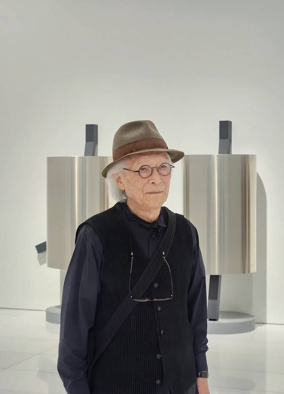 엄 작가는 60여 년간 다양한 추상 금속 조각을 실험해 왔다. [사진 아라리오 갤러리]