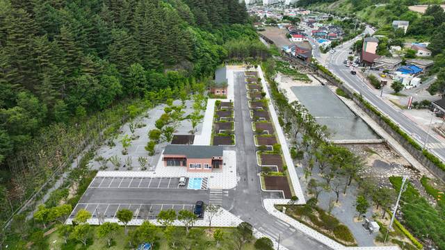 ▲ 평균 해발고도 900m의 고원도시 강원 태백시에 여름철 무더위를 날릴수 있는 캠핑장 2곳(절골힐링캠핑장·고원힐링캠핑장)이 7월중 신규로 개장된다. 황지 절골고원힐링캠핑장 전경.