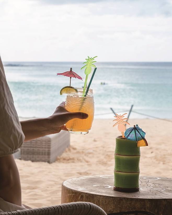 투몬비치와 함께 타부티키 바(사진=괌관광청)