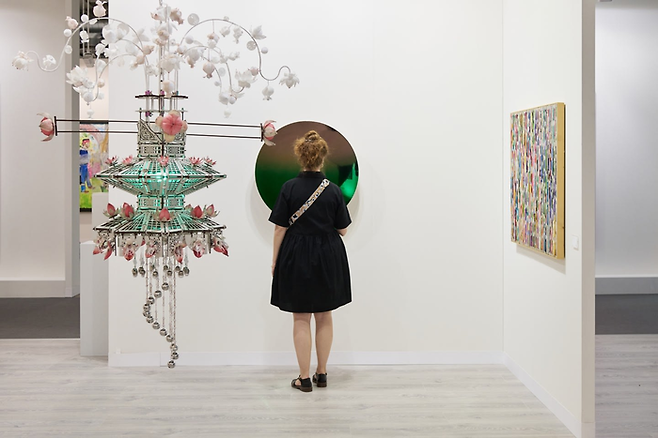 국제 갤러리의 양혜규(왼쪽) ©Art Basel