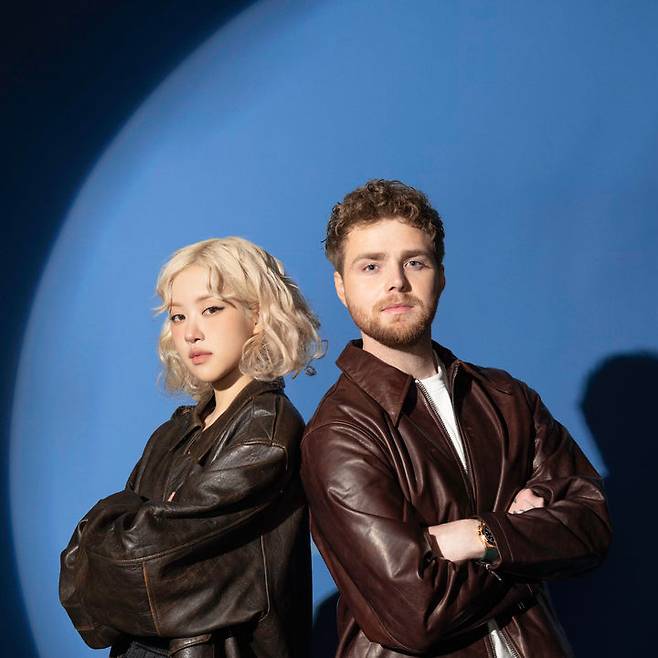 [서울=뉴시스] 로제, 알렉스 워렌. (사진 = 워너 뮤직 코리아 제공) 2025.06.27. photo@newsis.com *재판매 및 DB 금지