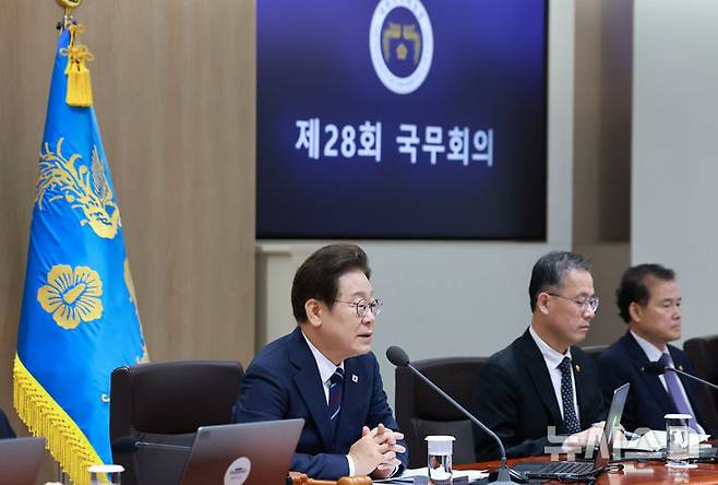 [서울=뉴시스] 고범준 기자 = 이재명 대통령이 1일 서울 용산 대통령실 청사에서 열린 국무회의에서 발언하고 있다. (대통령실통신사진기자단) 2025.07.01. bjko@newsis.com