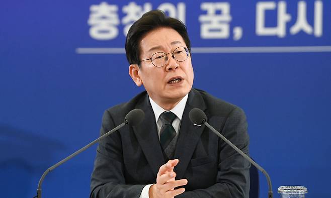 이재명 대통령이 4일 대전컨벤션센터에서 타운홀 미팅 형식으로 열린 '국민소통 행보 2탄, 충청의 마음을 듣다'에서 발언하고 있다. 대전충남사진공동취재단