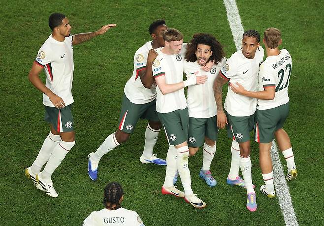 4강 진출에 성공해 기뻐하는 첼시 선수들. 필라델피아 | AFP연합뉴스