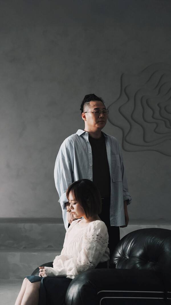 ▲ 윤민수와 이예준의 이별 3부작 두 번째 신곡 ‘결혼하지 못하는 이유’는 17일 오후 6시 공개된다. 제공|와일드무브, HNS HQ