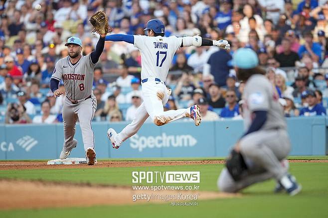 ▲ 오타니 쇼헤이가 전력질주하고 있다.