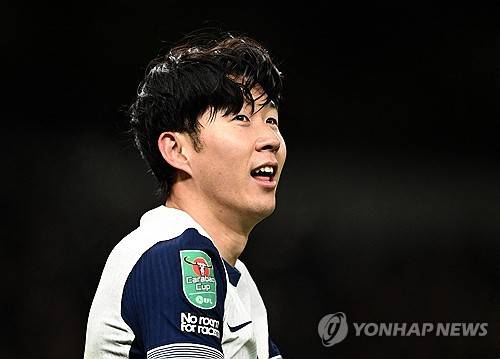 영국 매체 '풋볼런던'은 5일 '손흥민에게 미국 메이저리그사커(MLS)에서 영입을 노리는 관심을 보인 것이 한 달 전이고 위고 요리스처럼, 그는 결국 토트넘에서 시즌을 시작한 후 미국에서 새 시즌을 앞두고 1월에 이적할 수 있다. 또 그는 2019년 유럽축구연맹(UEFA) 챔피언스리그에서의 아픔 이후 이 대회에 다시 출전하기를 원할 것'이라며 손흥민과 토트넘 새 사령탑인 토마스 프랑크가 조만간 만나 대화할 것이라고 알렸다. 연합뉴스