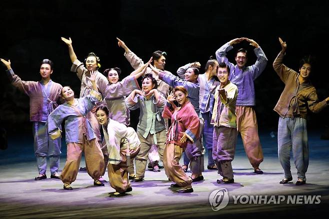 밀양에서 열린 제40회 대한민국연극제 개막 공연 [연합뉴스 자료사진]