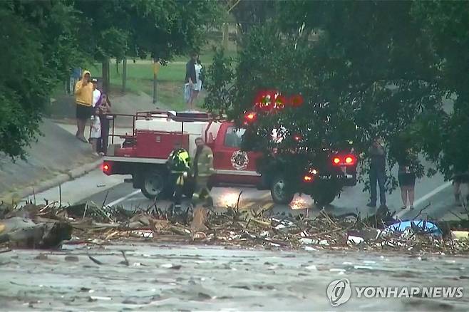 텍사스 중남부 커 카운티의 폭우 피해 [ABC Affiliate KSAT/ 로이터=연합뉴스. 재판매 및 DB 금지]