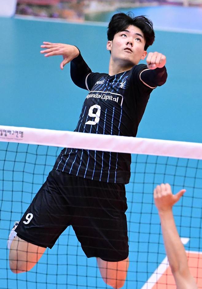 스파이크하는 현대캐피탈의 이재현 [한국배구연맹 제공. 재판매 및 DB 금지]