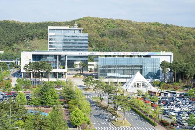 천안시청 전경. 천안시 제공.