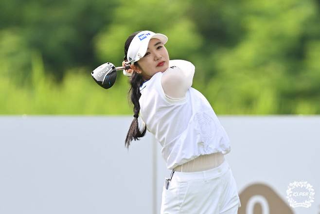 박혜준이 1번홀에서 티샷을 하고 있다. (사진=KLPGA)