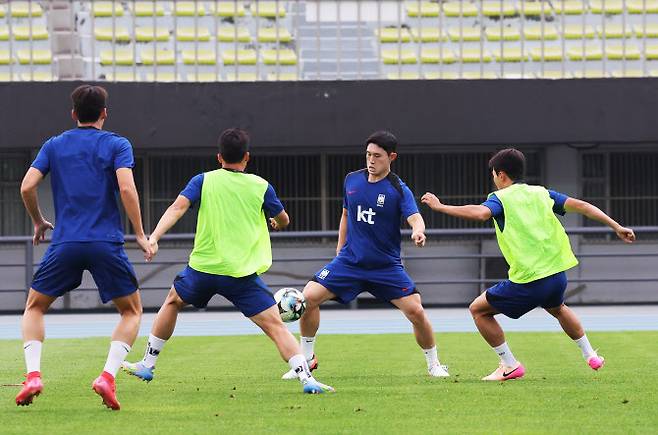 2025년 동아시아축구연맹(EAFF) E-1 챔피언십(동아시안컵)을 앞둔 축구 국가대표팀 선수들이 4일 경기도 성남시 중원구 성남종합운동장에서 훈련하고 있다. 사진=연합뉴스