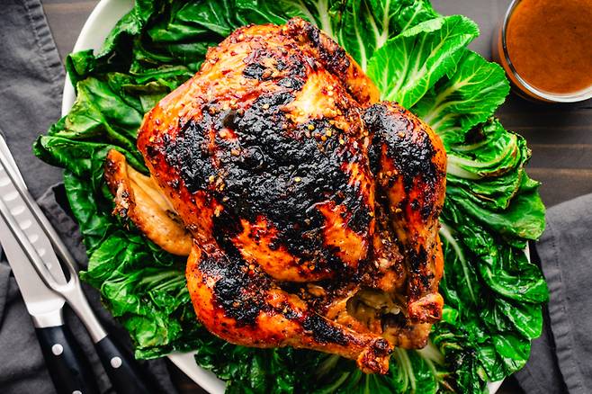 검게 그을린 고기에서 나오는 많은 양의 AGE는 체내에 축적되면서 산화작용을 일으켜 노화를 촉진시킨다 [사진=게티이미지뱅크]