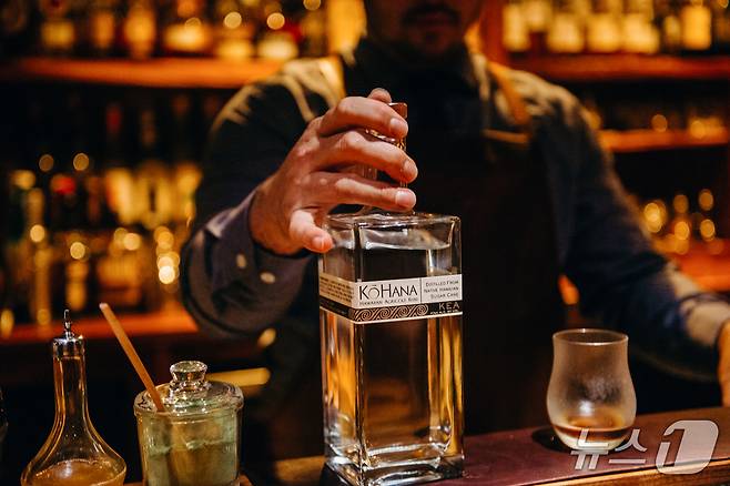 콜로아 럼 컴퍼니에서 칵테일 체험(하와이관광청 제공)