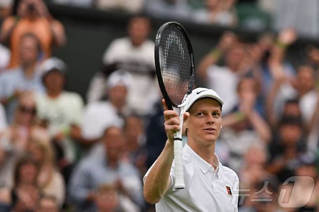 얀니크 신네르가 5일(현지시간) 윔블던 테니스 대회 16강 진출에 성공했다. ⓒ AFP=뉴스1
