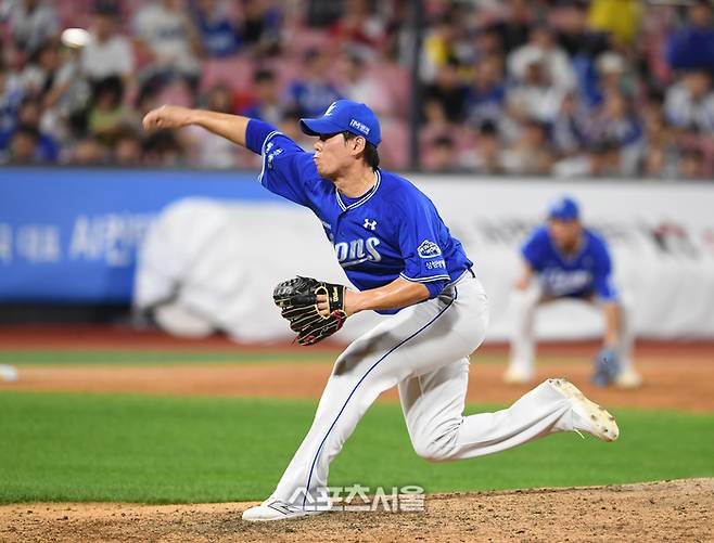 삼성 김재윤이 수원 KT위즈파크에서 열린 2024 KBO리그 KT전에서 힘차게 공을 던지고 있다. 수원 | 박진업 기자 upandup@sportsseoul.com