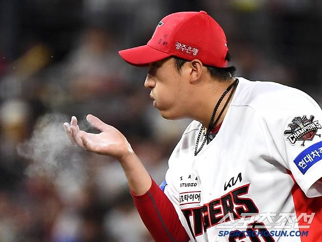 5일 광주 기아 챔피언스필드에서 열린 롯데-KIA전. 7회초 무사 KIA 선발투수 김도현이 투구를 준비하고 있다. 광주=정재근 기자 cjg@sportschosun.com/2025.7.5/